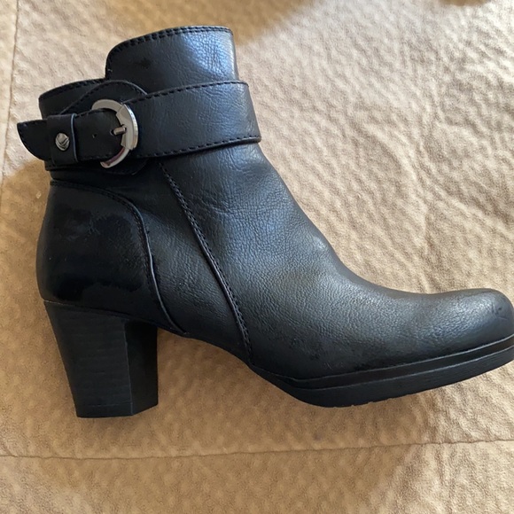 Black leather 3/4 side zip boots. Super soft and comfortable - Picture 2 of 6
